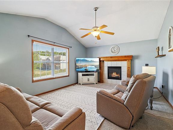 5th image of 1302 SW Cross Creek Dr