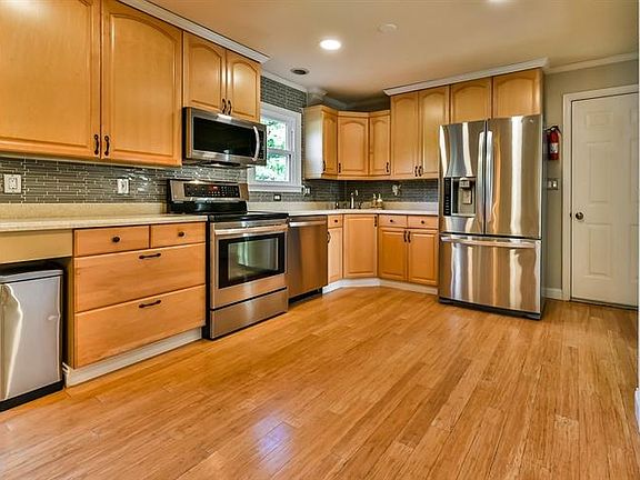 3rd image of 1600 Valley Brooke Ct