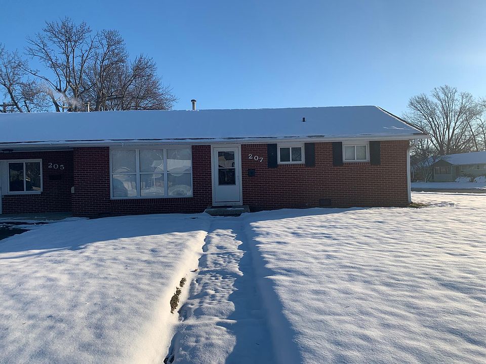 2nd image of 207 Holiday Dr
