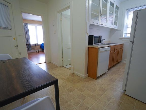3rd image of 914 Eastgate Ave #1