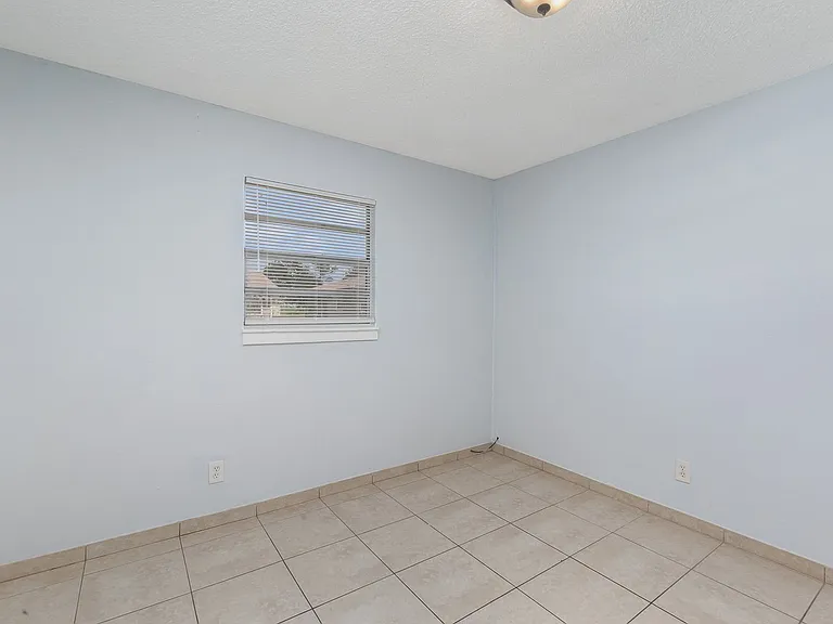 2229 Bryan St — Photo 8