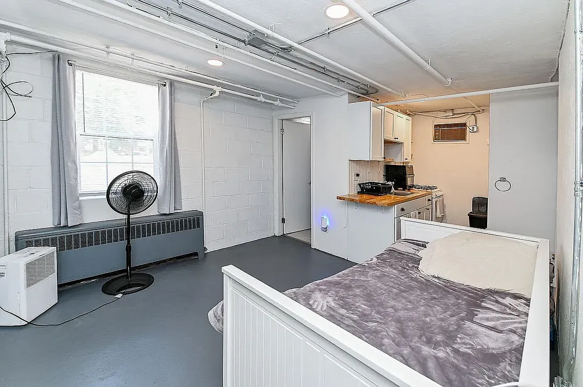 Building Photo - 2559 Marsh Ave #5