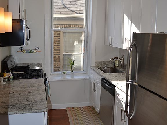3rd image of 1085 N Paulina St APT 2R