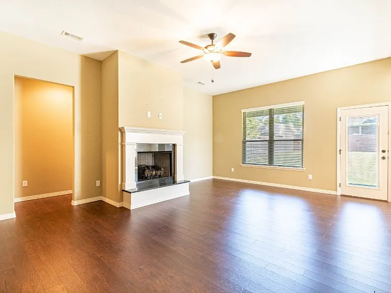 4870 N Castlewood Ln Duplex — Photo 4