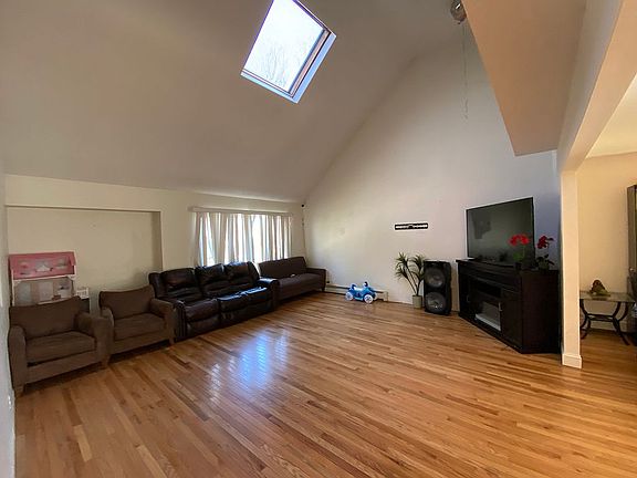 3rd image of 85 Trout Brook Ln