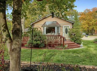 1519 Clinton St, Algonac, MI 48001