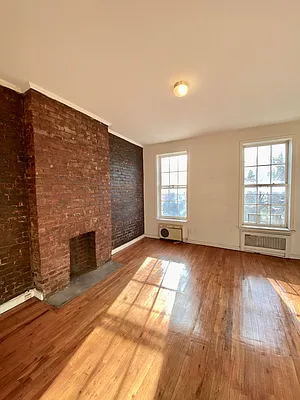 Rented by CMV Realty Inc. | media 8