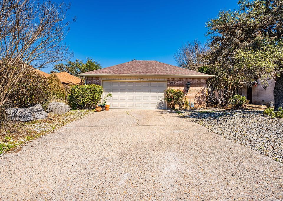 1st image of 323 Englewood Dr
