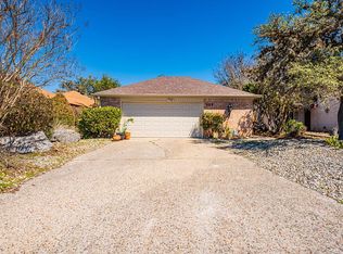 323 Englewood Dr, Kerrville, TX 78028