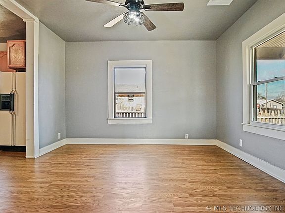 5th image of 611 N Van Buren Ave