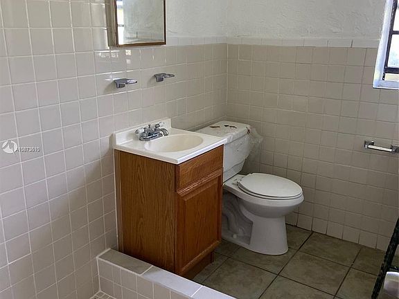 5th image of 2306 Superior St #2306