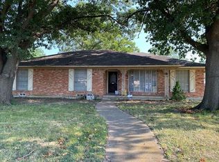 6910 Pickrell Dr, Dallas, TX