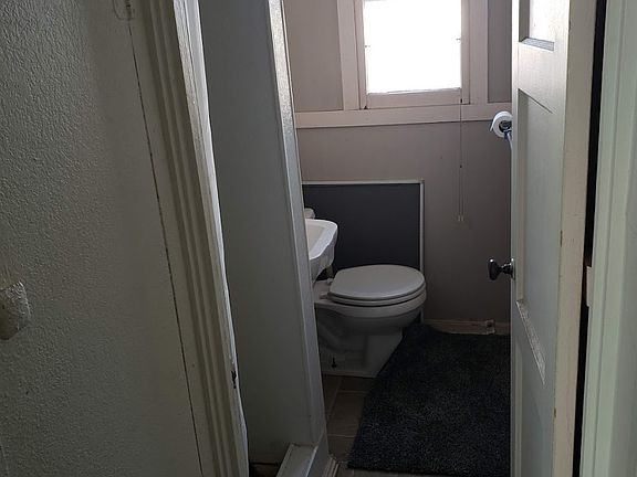 3rd image of 415 E Harney St