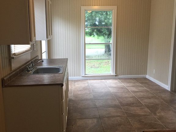 4th image of 102 College St