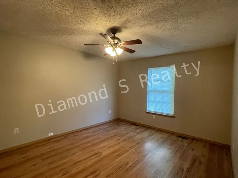 2313 N Rogers Ave — Photo 12