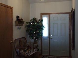 820 Oak Park Dr, Fostoria, OH 44830
