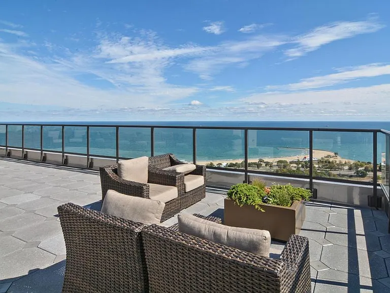Outdoor deck w/ view of skyline/beach