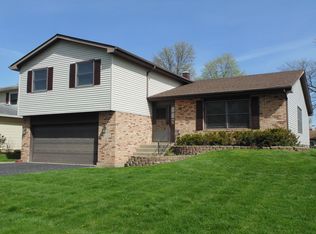 1032 W Park Place Dr, Bartlett, IL 60103