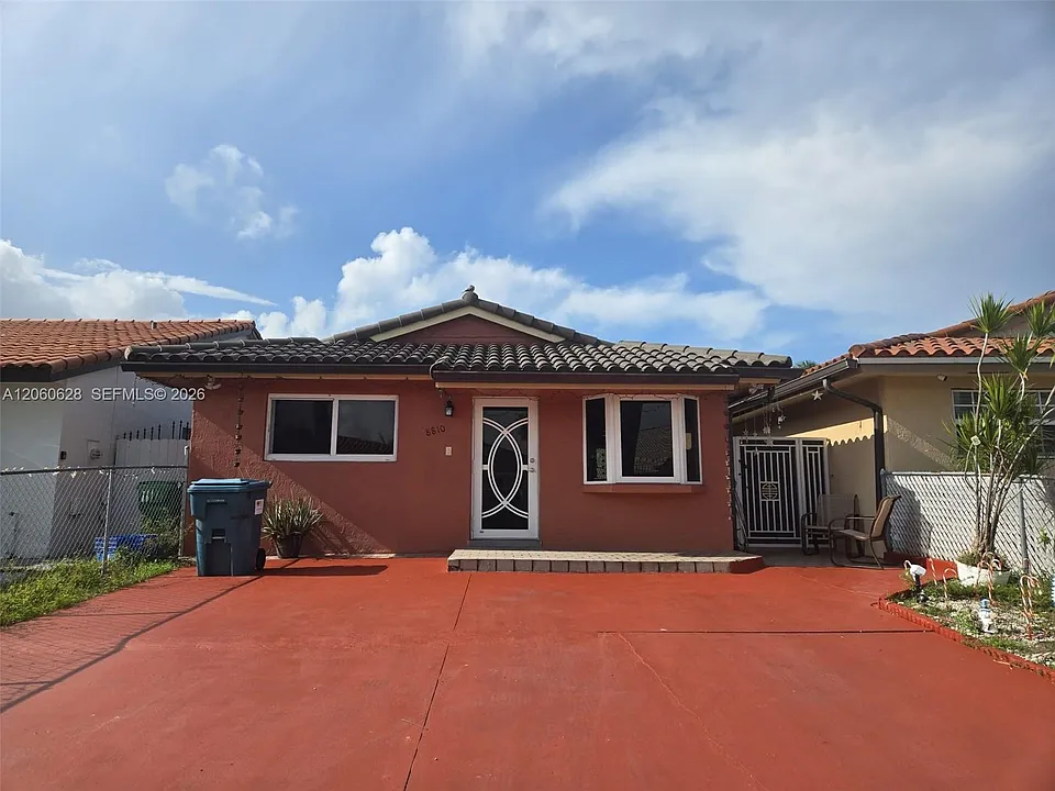 8810 NW 114th Ter
