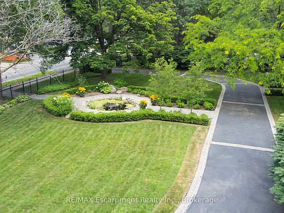 3rd image of 488 Macdonald Rd