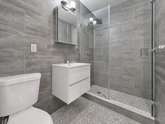 3rd image of 941 Washington Ave #317