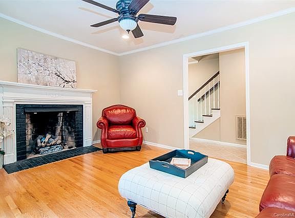 3rd image of 3046 Jamestown Dr