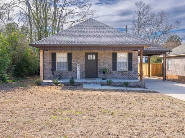 303 W 1st St, Tuscumbia, AL 35674