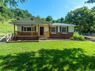 24 Powlas Dr, Swannanoa, NC 28778