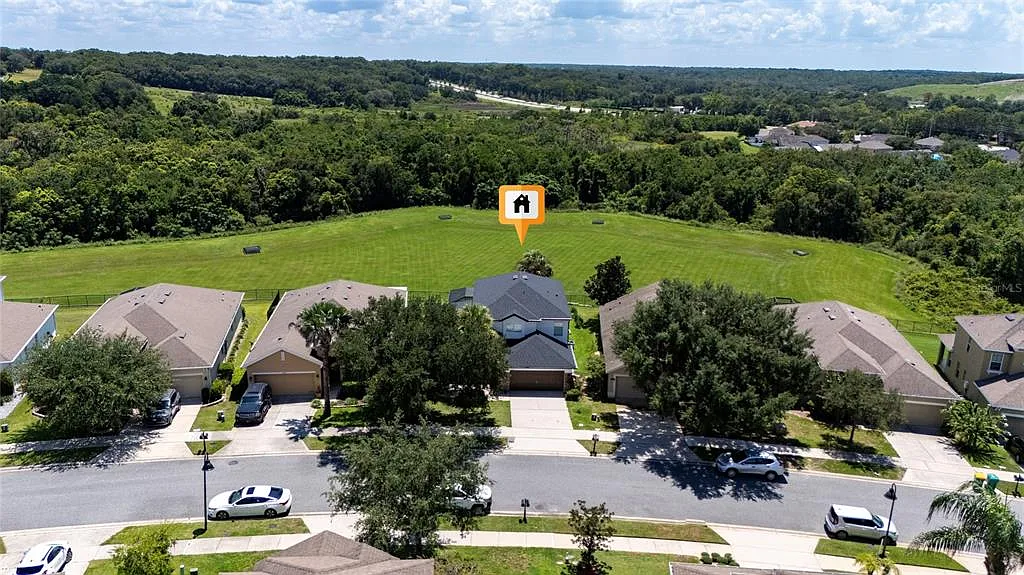 4 bed, 2.5 bath, 2260 sqft, $3,000 — Photo 4