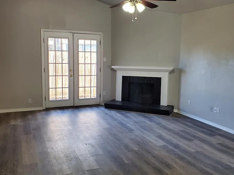 6719 Old Stone Dr — Photo 3