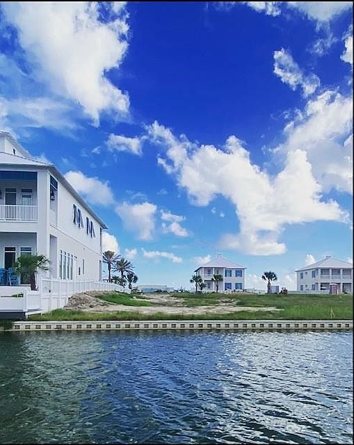 1st image of 300 Shore Dr
