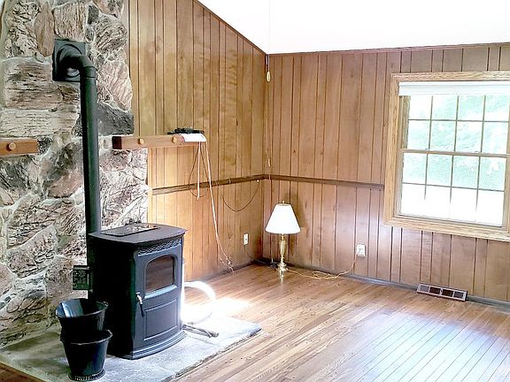 3rd image of 629 Maplewood Ct