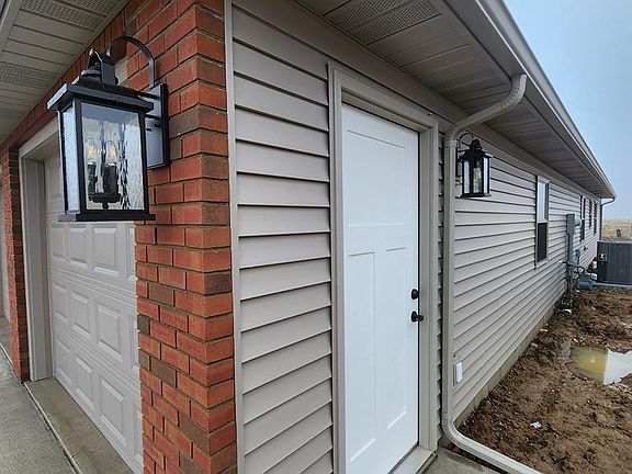 5th image of 130 Kincora Dr