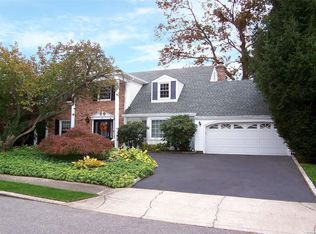 34 Penn St, Port Jefferson Station, NY 11776