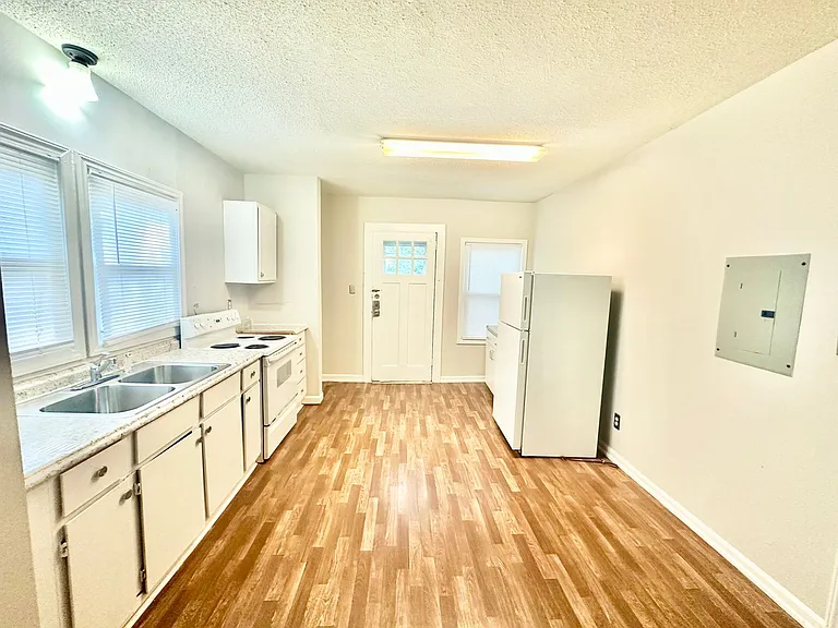 1417 Ebenezer Rd #B — Photo 5