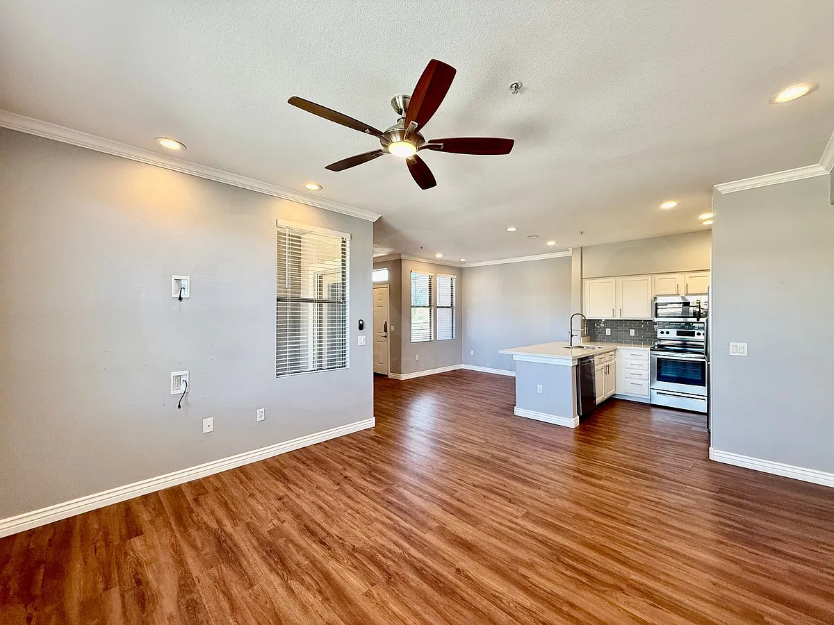 2 bed, 2.0 bath, 1104 sqft, $1,900 — Photo 3