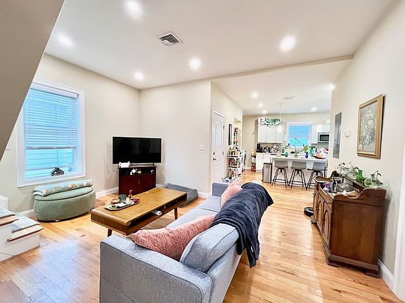 5th image of 35 Winship St