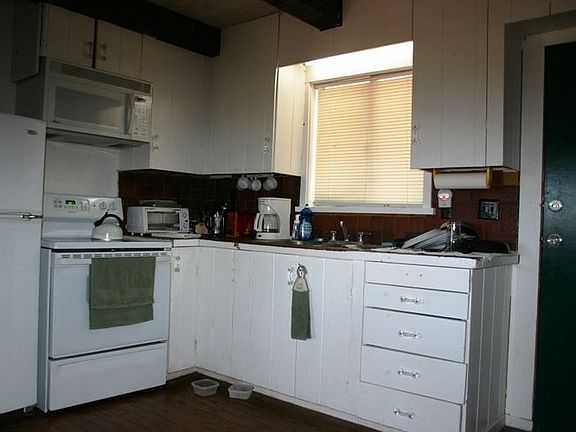 5th image of 42955 Falls Ave