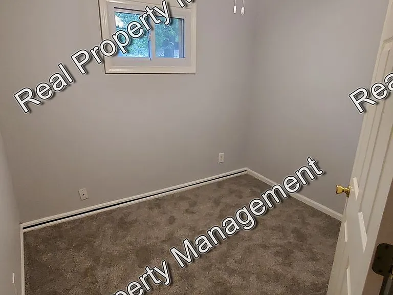 7813 White Oak Ln — Photo 13