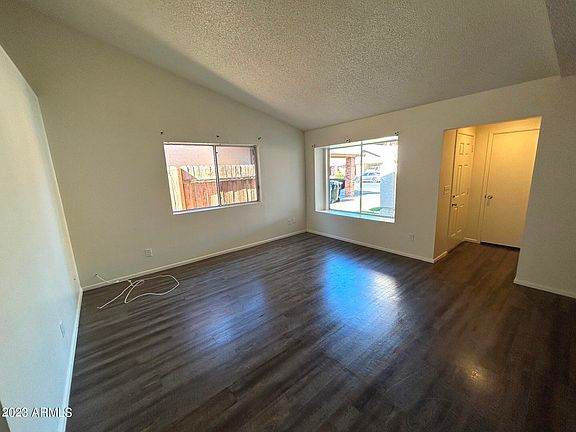 3rd image of 3233 E CRESCENT Avenue