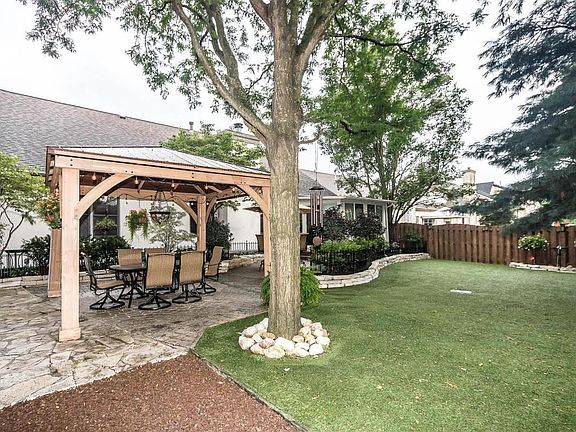 2nd image of 204 Maplebrooke Dr N