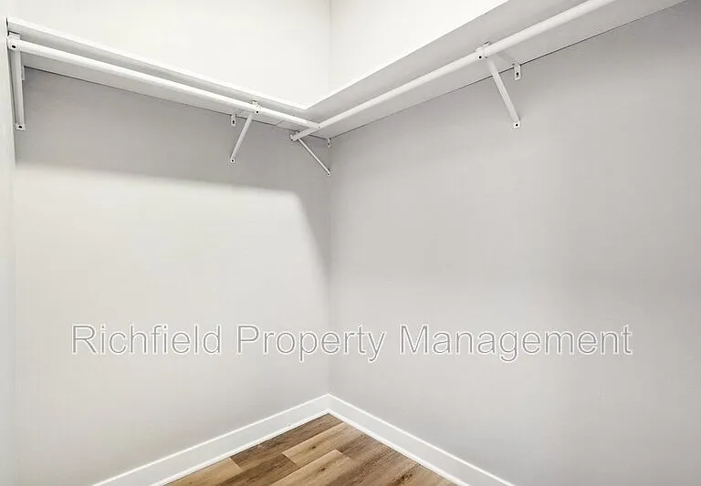 2034A E Maryland St — Photo 20