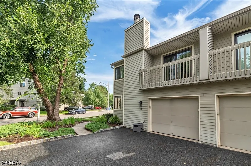 3 bed, 2.5 bath, 2500 sqft, $6,000 — Photo 2