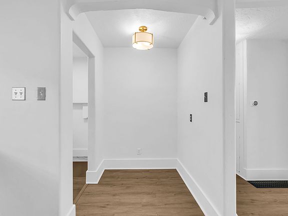 5th image of 724 E Browning Ave