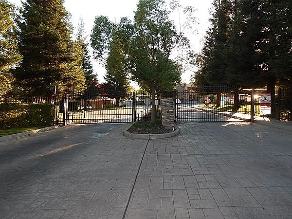 1st image of 501 Gibson Dr #000