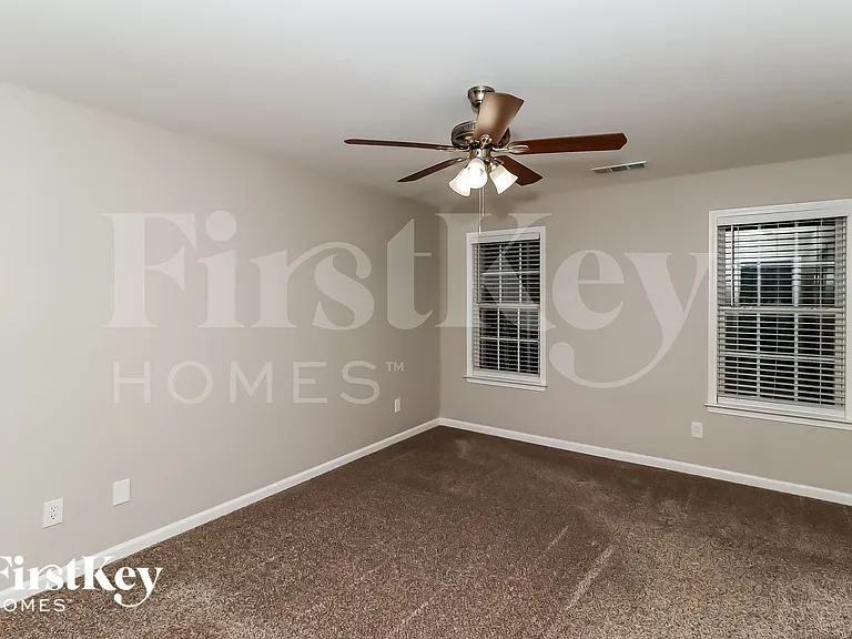 312 Edgemore Ct — Photo 9