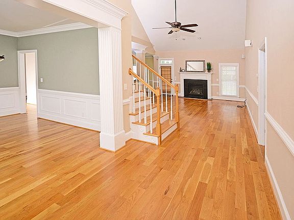 4th image of 725 Butterfly Ct