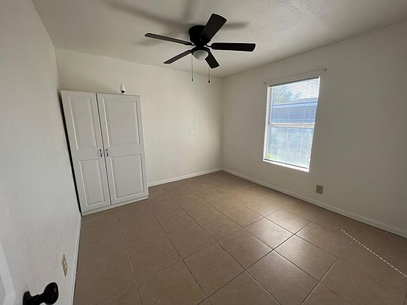 3rd image of 11917 Poinciana St