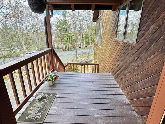 3rd image of 225 Basswood Dr