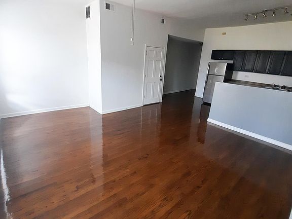 3rd image of 4605 S Vincennes Ave #2